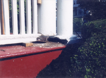 Sczmanczky porch corner from outside